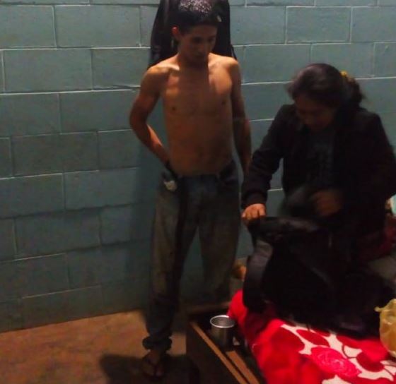 El joven Adelio Mendoza, de 21 años, fue liberado en la tarde de este lunes por el autodenominado Ejército del Pueblo Paraguayo (EPP), luego de permanecer en cautiverio por cinco días en el monte.
Foto: Gentileza.