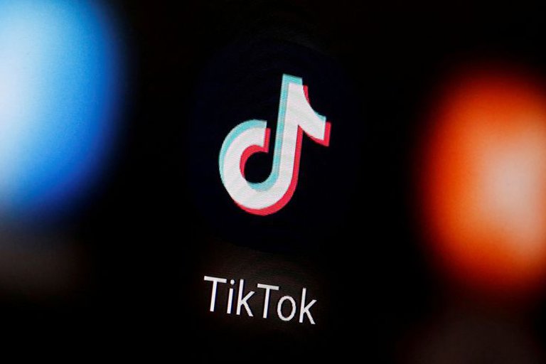 IMAGEN DE ARCHIVO: El logotipo de TikTok en la pantalla de un teléfono móvil en esta imagen de ilustración tomata del 6 de enero de 2020. REUTERS/Dado Ruvic/Illustration