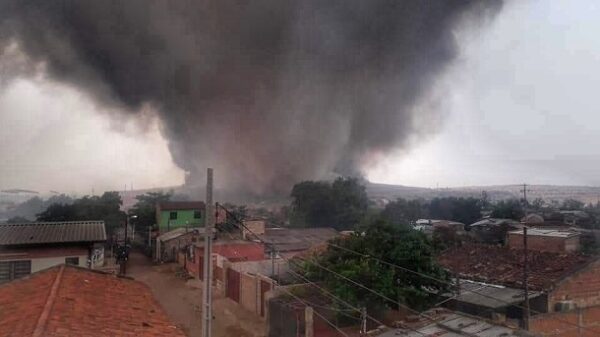 Incendios en Cateura. Foto: Twitter @claudiarecp