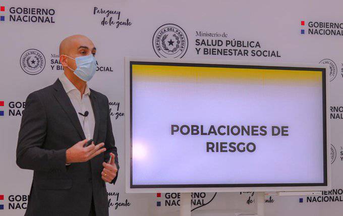 El ministro de Salud, Julio Mazzoleni, señaló que existe un lento descenso de casos COVID-19 a nivel país. Foto: Gentileza.