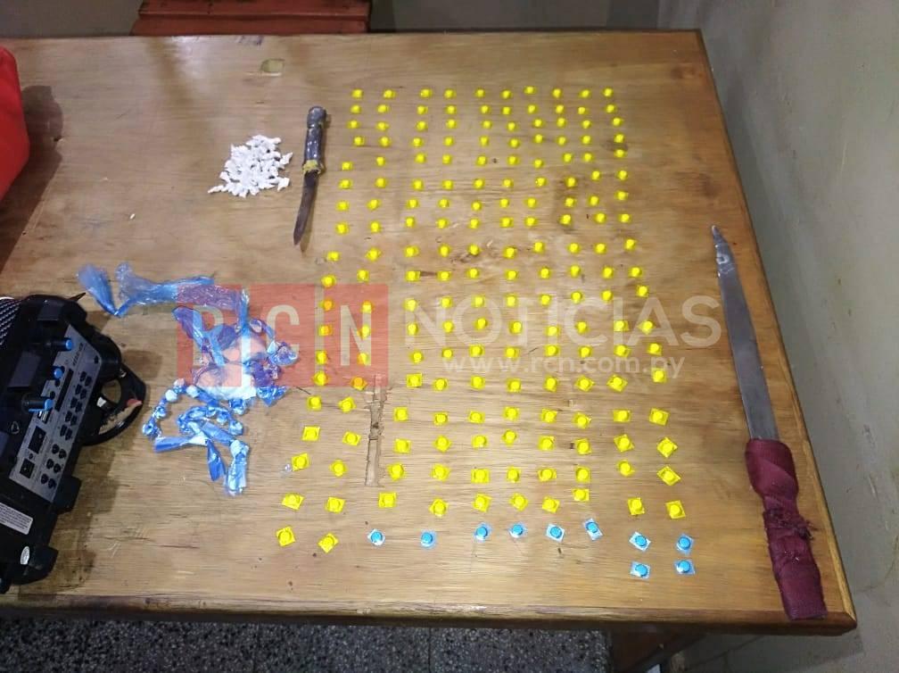 Cocaína, medicamentos y armas blancas incautadas en el penal de Concepción. Foto: Gentileza