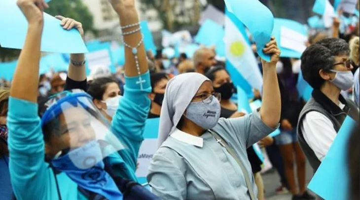 El Senado de Argentina debe tratar este marte la ley sobre el aborto aprobado en Diputados.
Foto: AP Noticias