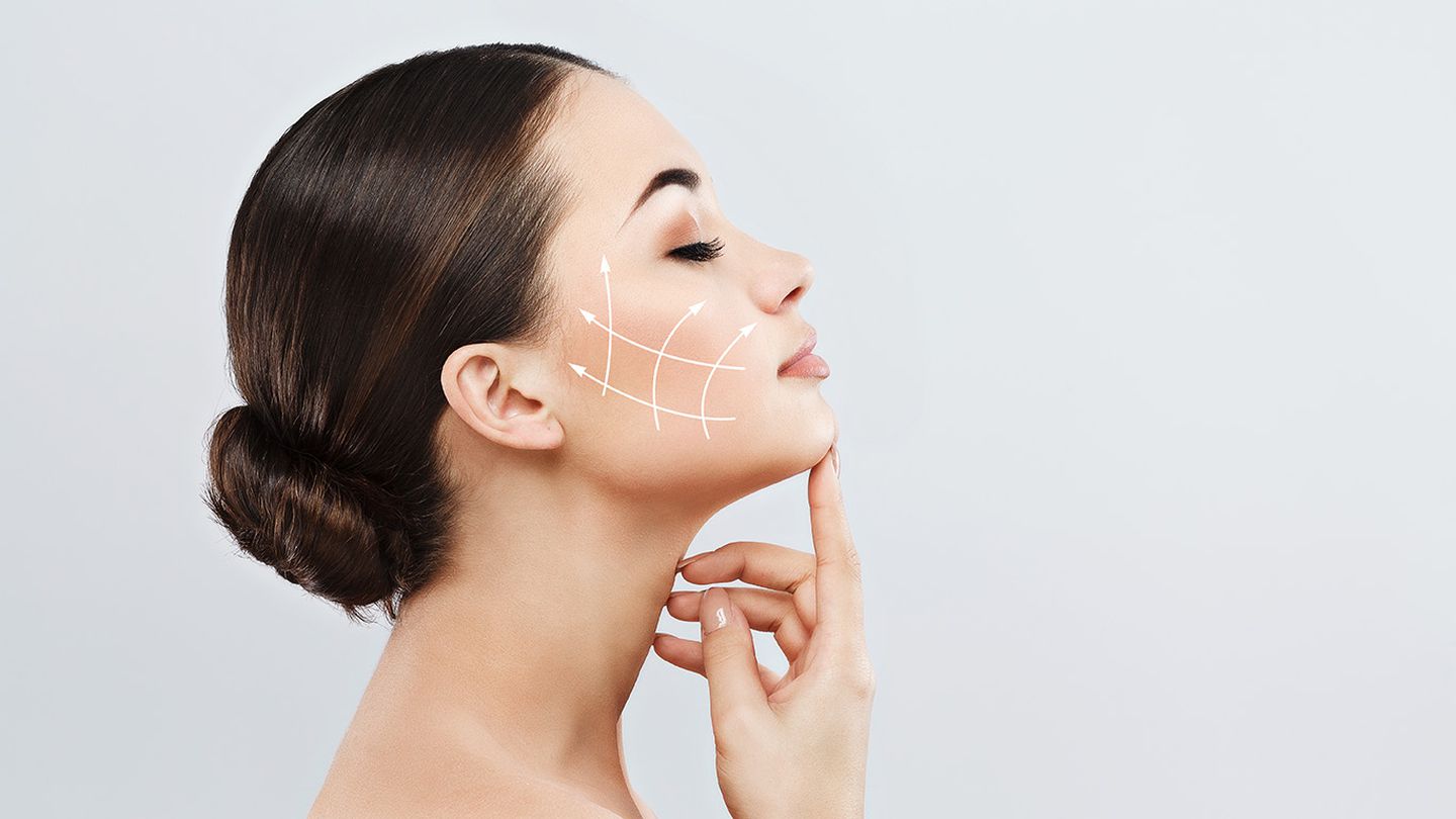 Los ejercicios de la cara ayudan a tonificar la piel. Foto: Shutterstok