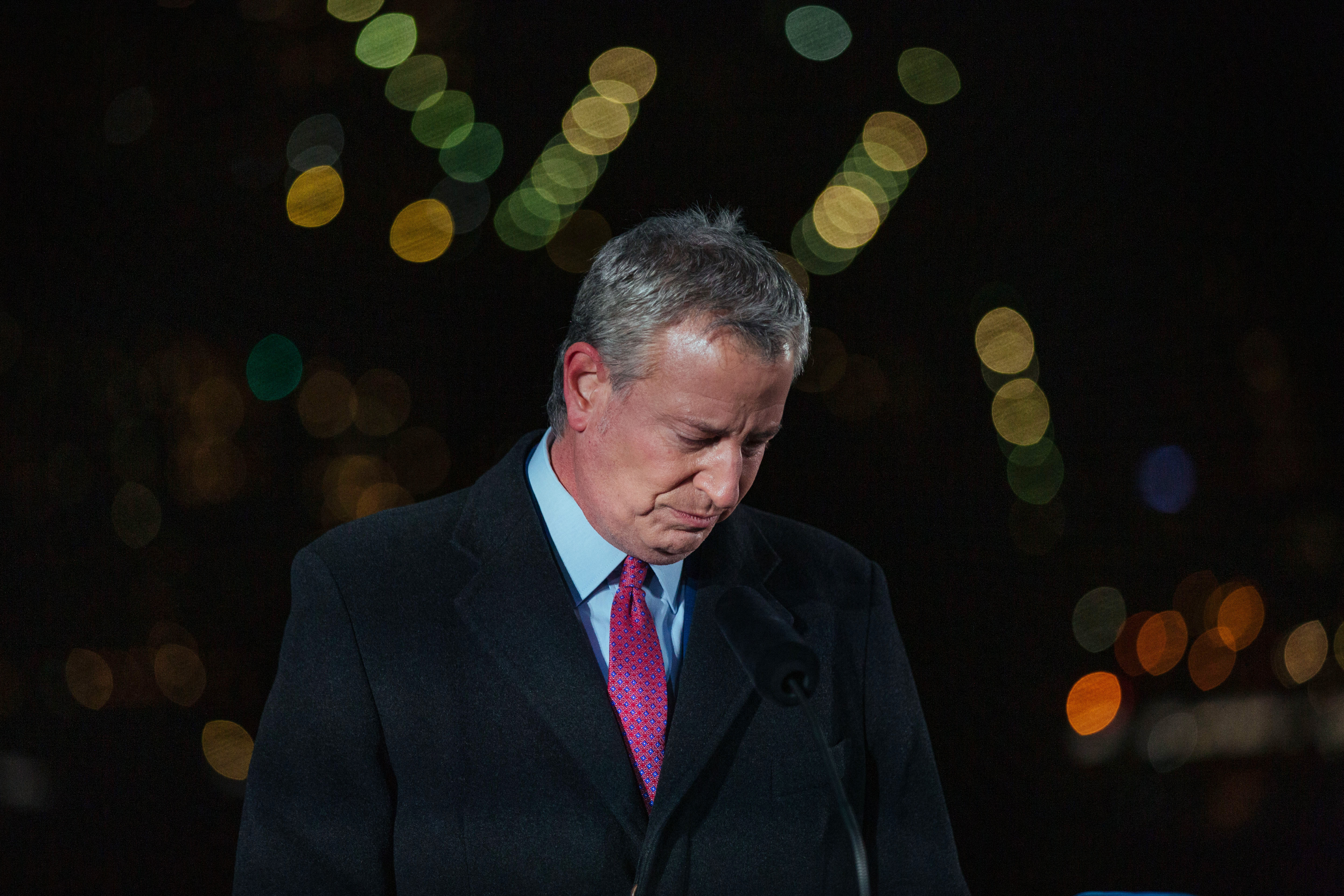 El alcalde Bill de Blasio pidió un minuto de silencio en honor a las víctimas. Foto: Kevin Hagen / AFP